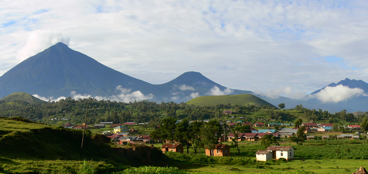 Hiking mountain Muhabura/Muhavura